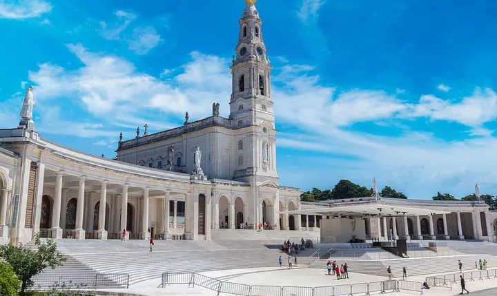 Private Tour: Fátima Sanctuary, Charming Nazaré & Magical Óbidos