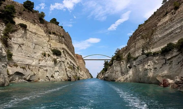 Private Day Trip to Corinth Canal with Wine Tasting