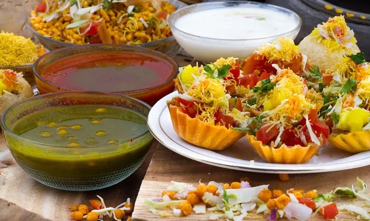 Delhi: Street Food Crawl (2 Hours Guided Food Tasting Tour)