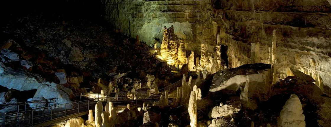 Frasassi Caves guided tour in Italian