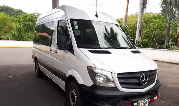Transfer from Liberia Airport (LIR) to Riu Palace Hotel in Guanacaste
