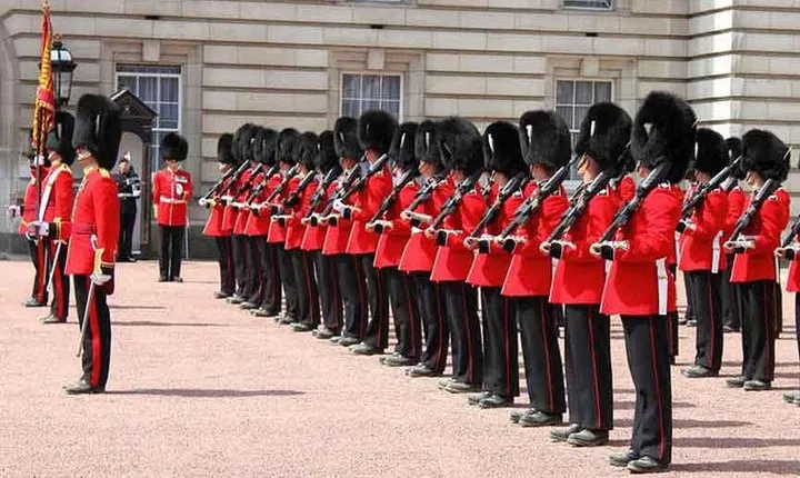 British Royalty Private Tour with Changing of the Guard!