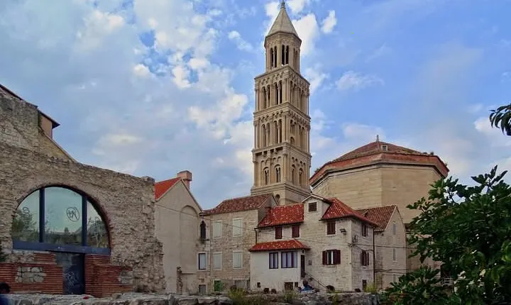 Split Quest Experience: Discover the City