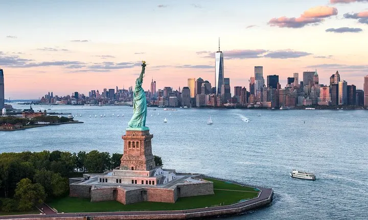Visit The Statue of Liberty Plus 3-hour Manhattan Walking Tour