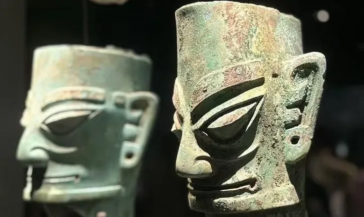 1-Day Chengdu Panda Research Base and Sanxingdui Archeological Museum Tour