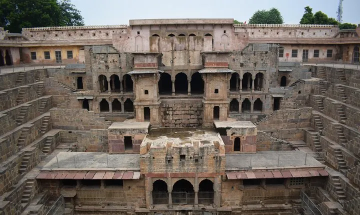 Private Transfer To Jaipur From Agra Via Fatehpur Sikri And Abhaneri