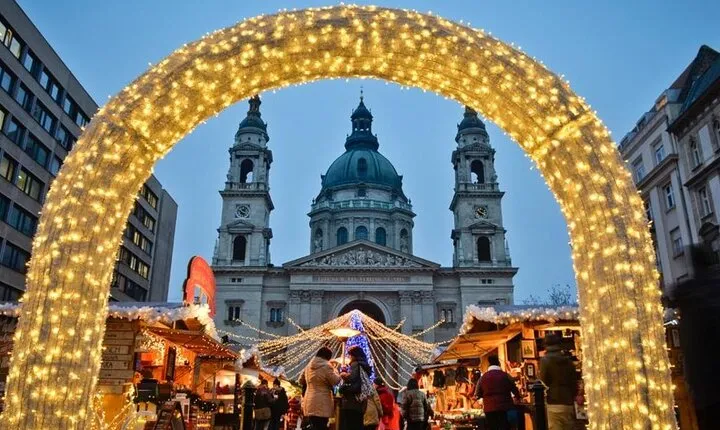 Private Budapest Christmas Market guided tour and Danube Evening cruise package
