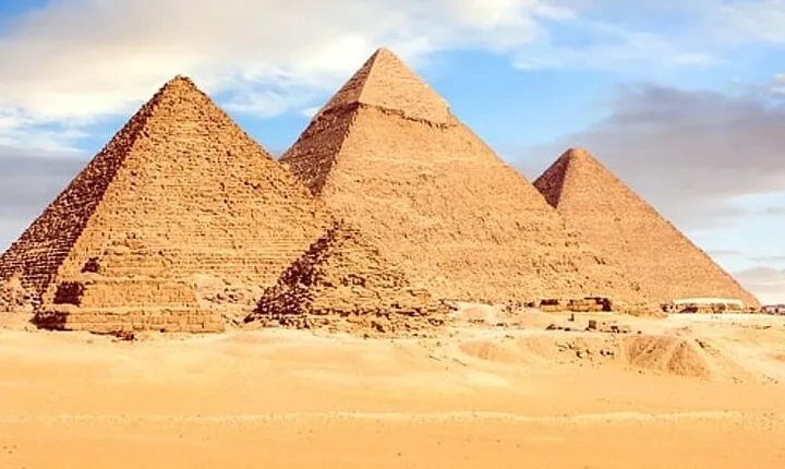 Pyramids of Giza And Egyptian Museum Day Tour By Plane From Sharm