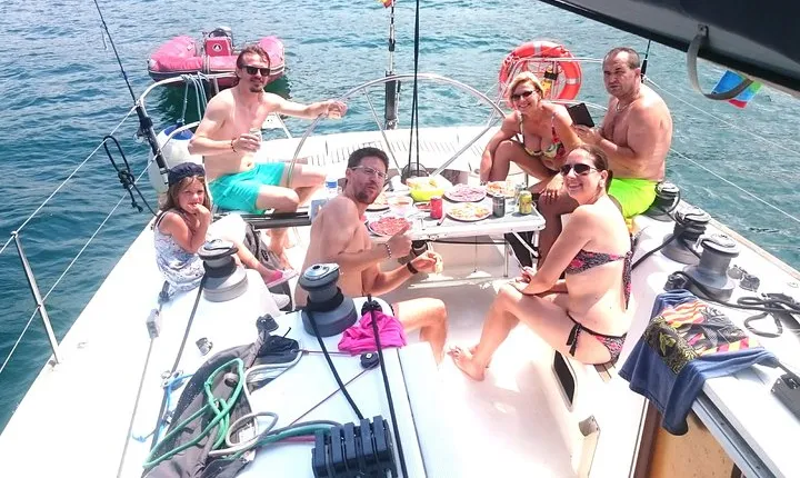 San Sebastian Private Sailing at La Concha Beach & Pasai Donibane