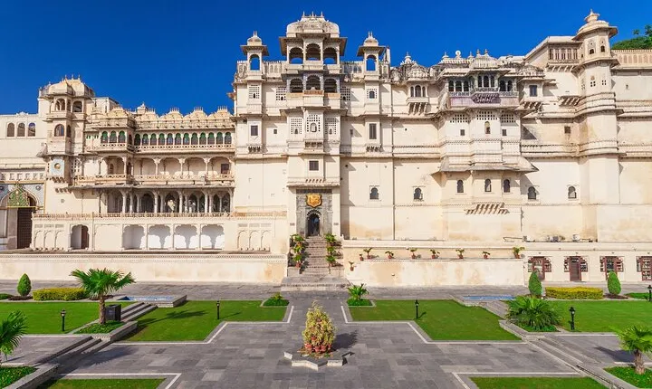 A Complete India Trip with Taj, Orchha & Khajuraho in 22 Days