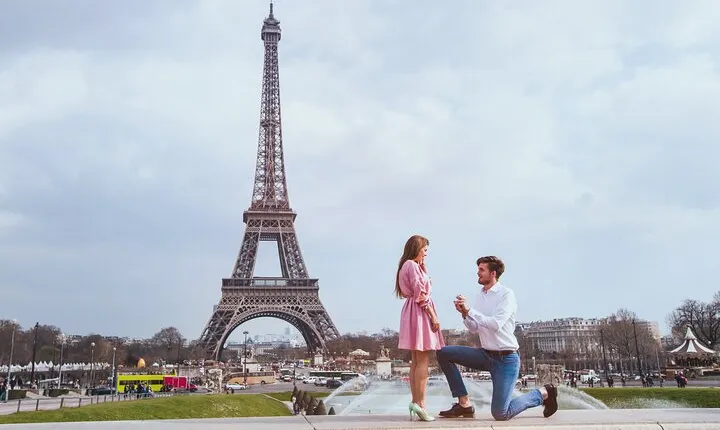 Private Proposal Photoshoot in Paris