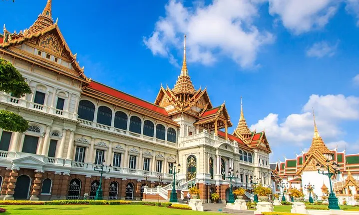 BKK Cultural Exploration Guided Trip & Thai Classic Cabaret Show