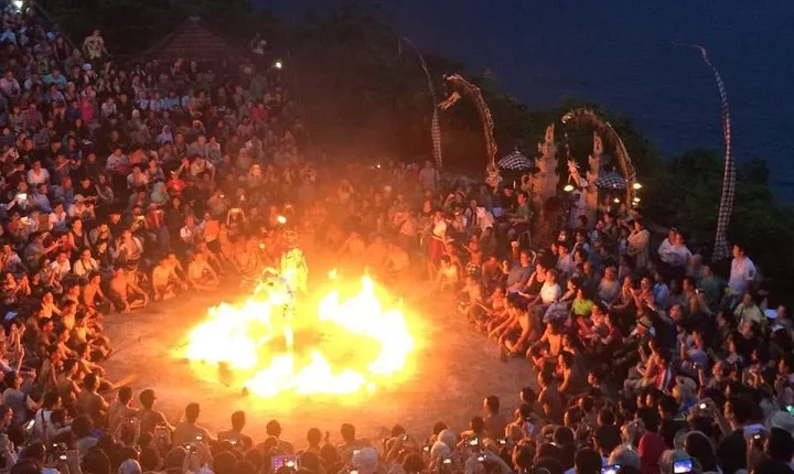 Private Uluwatu Temple and Kecak Fire Dance Evening Tour in Jimbaran Bay