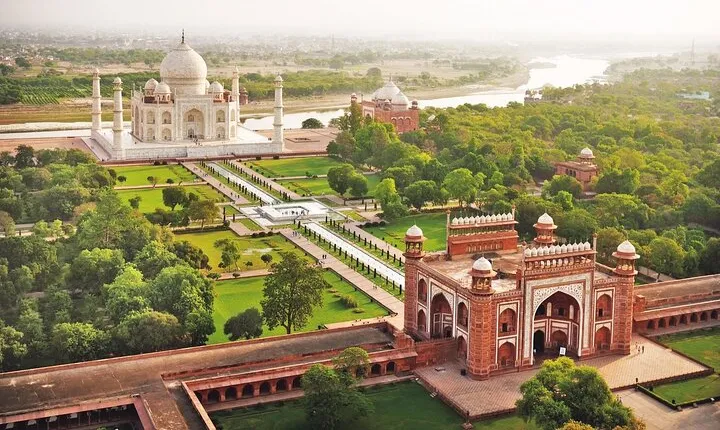 From Delhi to Taj Mahal and Agra Tour By Superfast Train