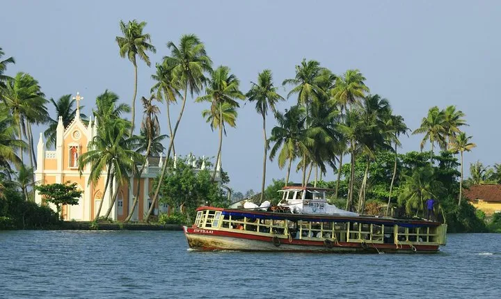 Backwaters of Kerala with Exotic Beaches