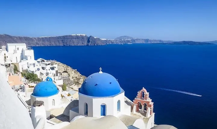 5 Day Tour in Delphi, Meteora, Santorini, Mykonos and Delos