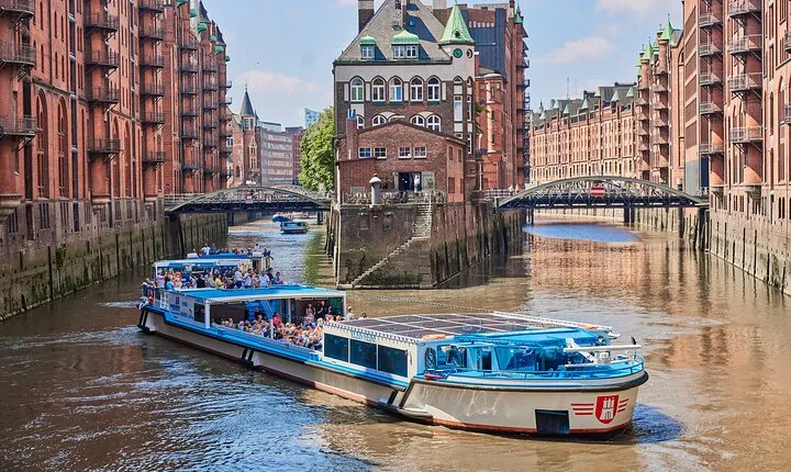 Hamburg: 2-hour harbor cruise