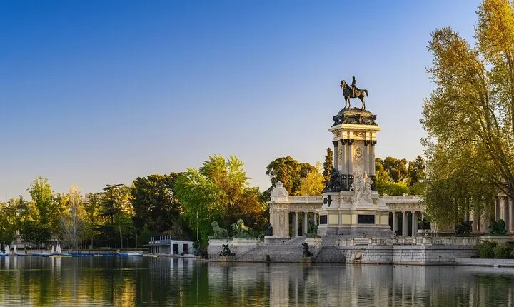 Madrid Bike Tour with Churros and Wine, Ham, and Cheese Upgrade