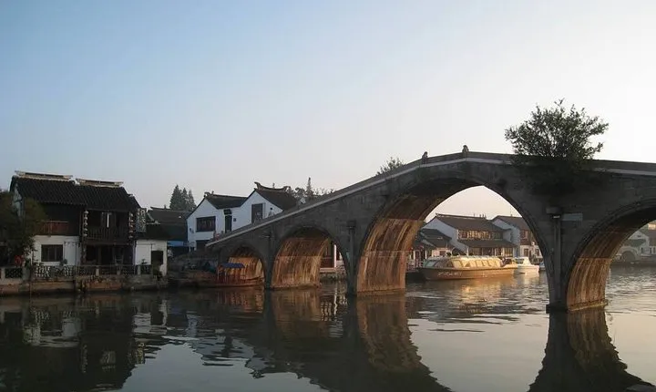 2-Day Private Guided Tour to Shanghai City Highlights