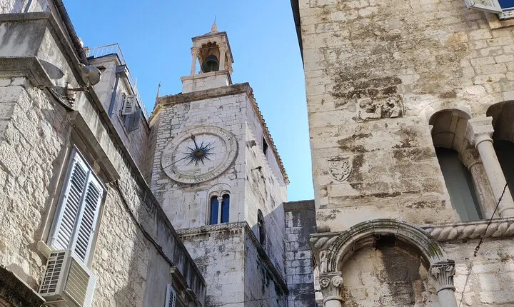 Split Walking Tour with a Licensed Local Guide