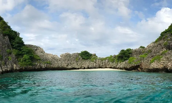Snorkeling Tour to Rok and Haa Island by Speedboat From Koh Lanta