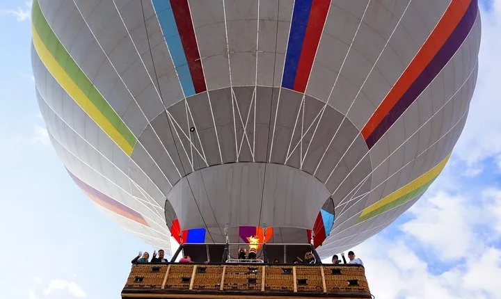 Sunrise Hot Air Balloon Ride in Phoenix with Breakfast