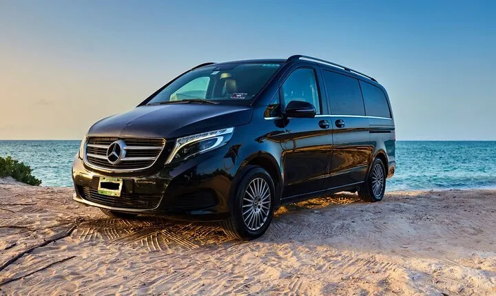 Departures in Mercedes Benz from Tulum to Cancun Airport