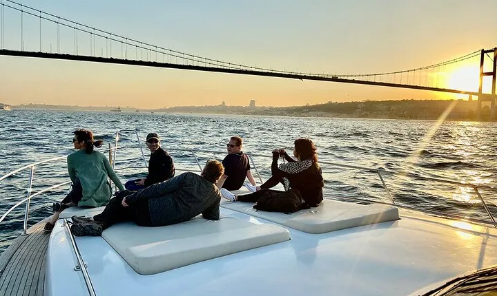 Sunset Bosphorus Yacht Tour in Istanbul