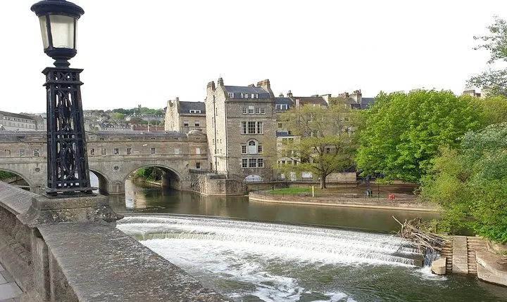 The Splendour of Georgian and Victorian Era Bath: A Self-Guided Audio Tour