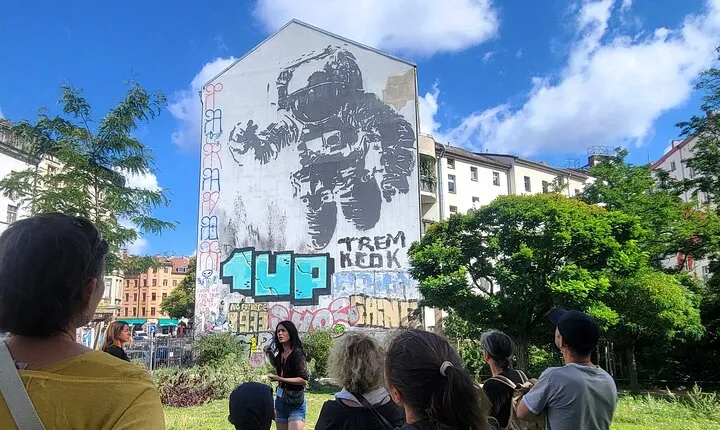 Street Art and Alternative Tour of Berlin in French