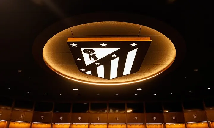 Private Guided Tour with Breakfast in Simeone Box