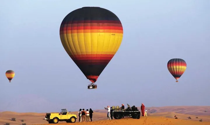 Enjoy Views Of Dubai Beautiful Desert By Balloon & Falcon Show