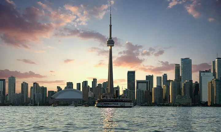 The Best of Downtown Toronto: A Unique Walking Adventure