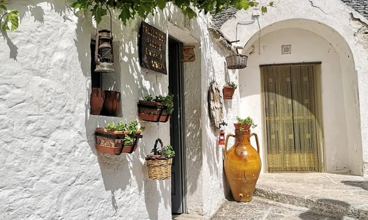 Alberobello private walking tour with gelato tasting