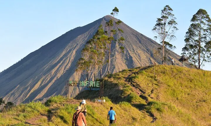Flores Adventure Tour