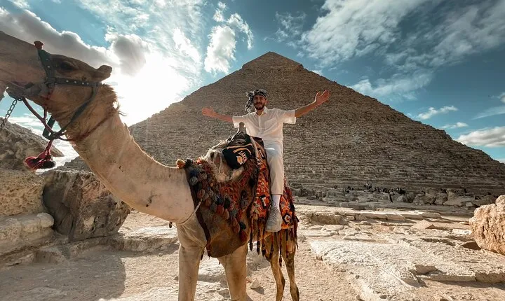 Cairo Pyramids and Egyptian Museum by Plane From Hurghada