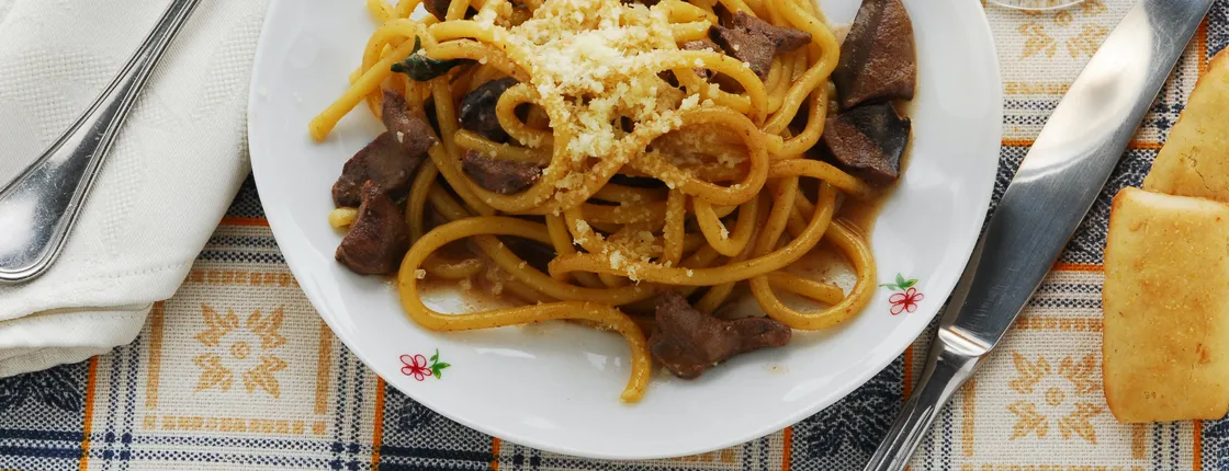 Market tour, lunch or dinner and show cooking at a Cesarina's home in Venice