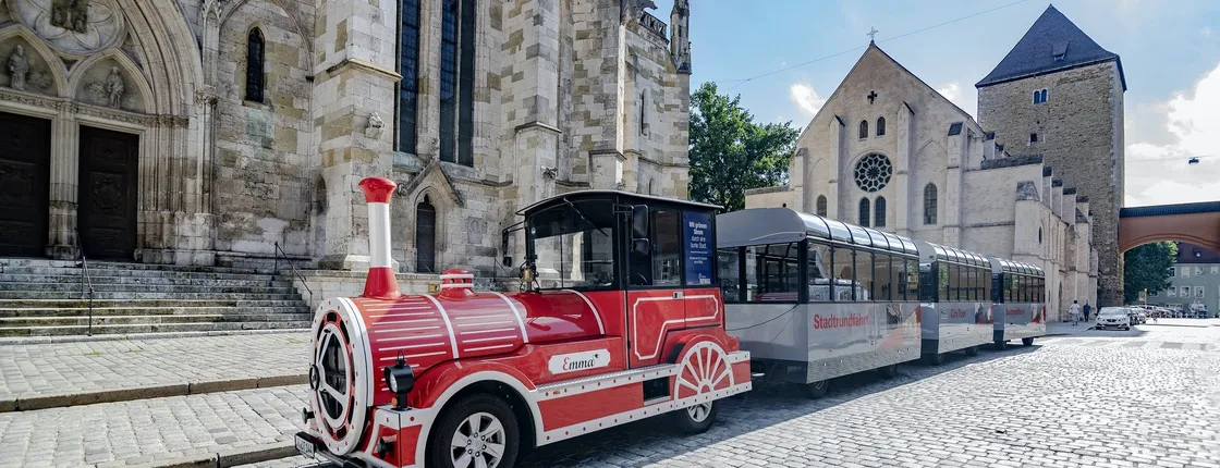 Regensburg City Tour with the Bimmelbahn Departure from Cathedral Square