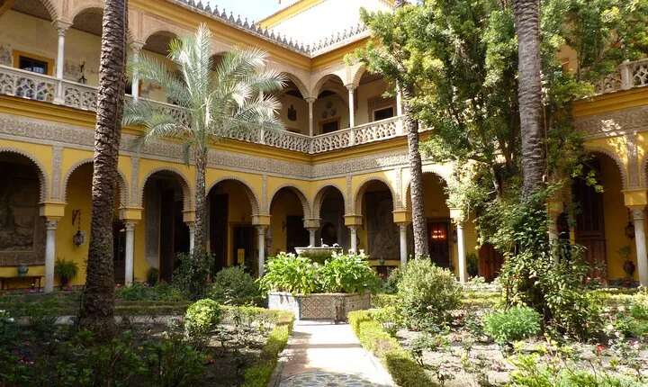 Las Dueñas Palace Guided Tour in Seville with Entrance Included