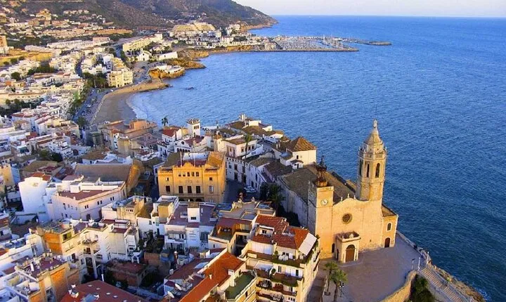 Sitges sailing, walking and winery tour