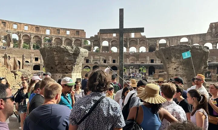 Last Minute Colosseum Tour With Local Guide