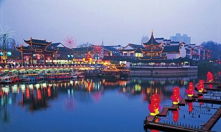 Nanjing City Private Night Tour with Qinghuai River Cruise and Dinner Option