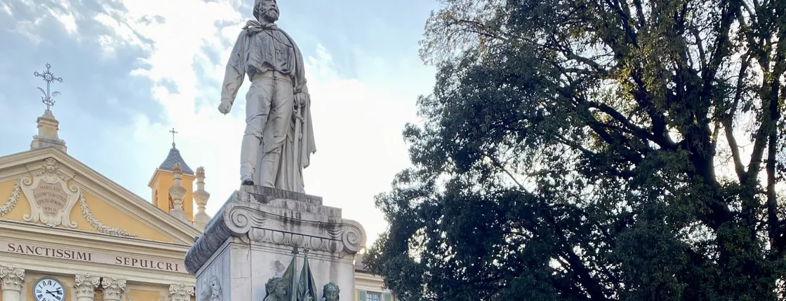 90-minute guided e-scooter tour of the highlights of Nice