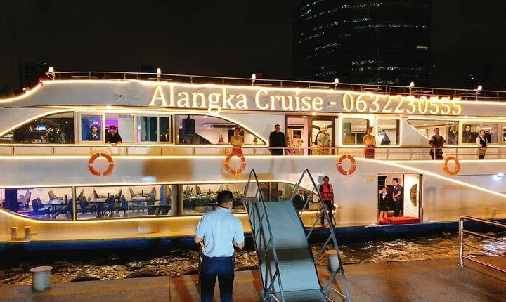 Bangkok Dinner Cruise with Intl Buffet, Live Music & Hotel Pickup