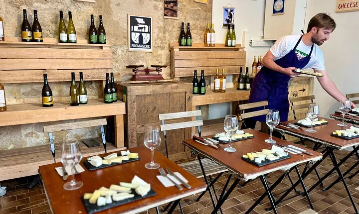 Paris: A Cozy Wine & Cheese Tasting in Montmartre