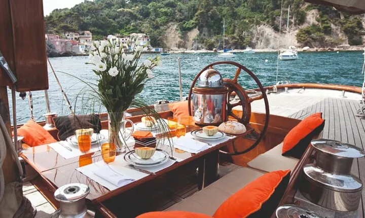 Sail & Dine Sailboat Tour With Sunset