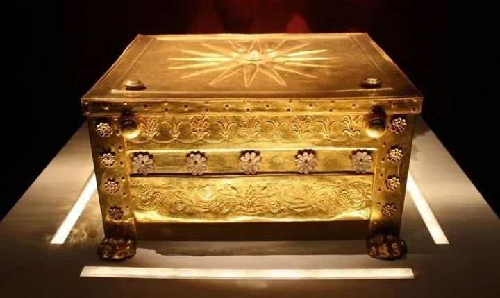 Day Tour at Royal Tombs of Aigai and Museum of Pella with pickup