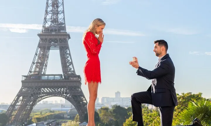 Parisian Photo Session by the Eiffel Tower 