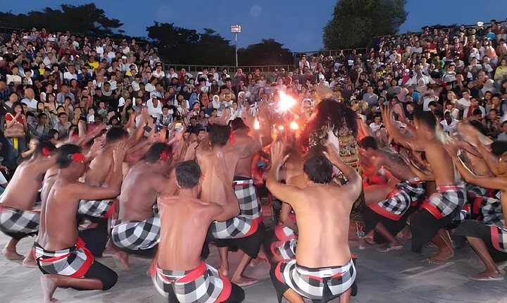 Uluwatu Sunset,Kecak Dance and Diner Seafood In Jimbaran