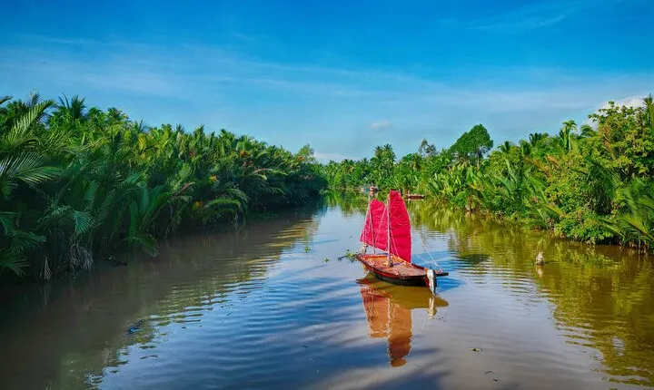 Ben Tre Half Day Tour with Scooter, Sailboat and Mekong Food
